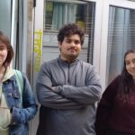 Estudiantes realizan actividad de comprobación de datos