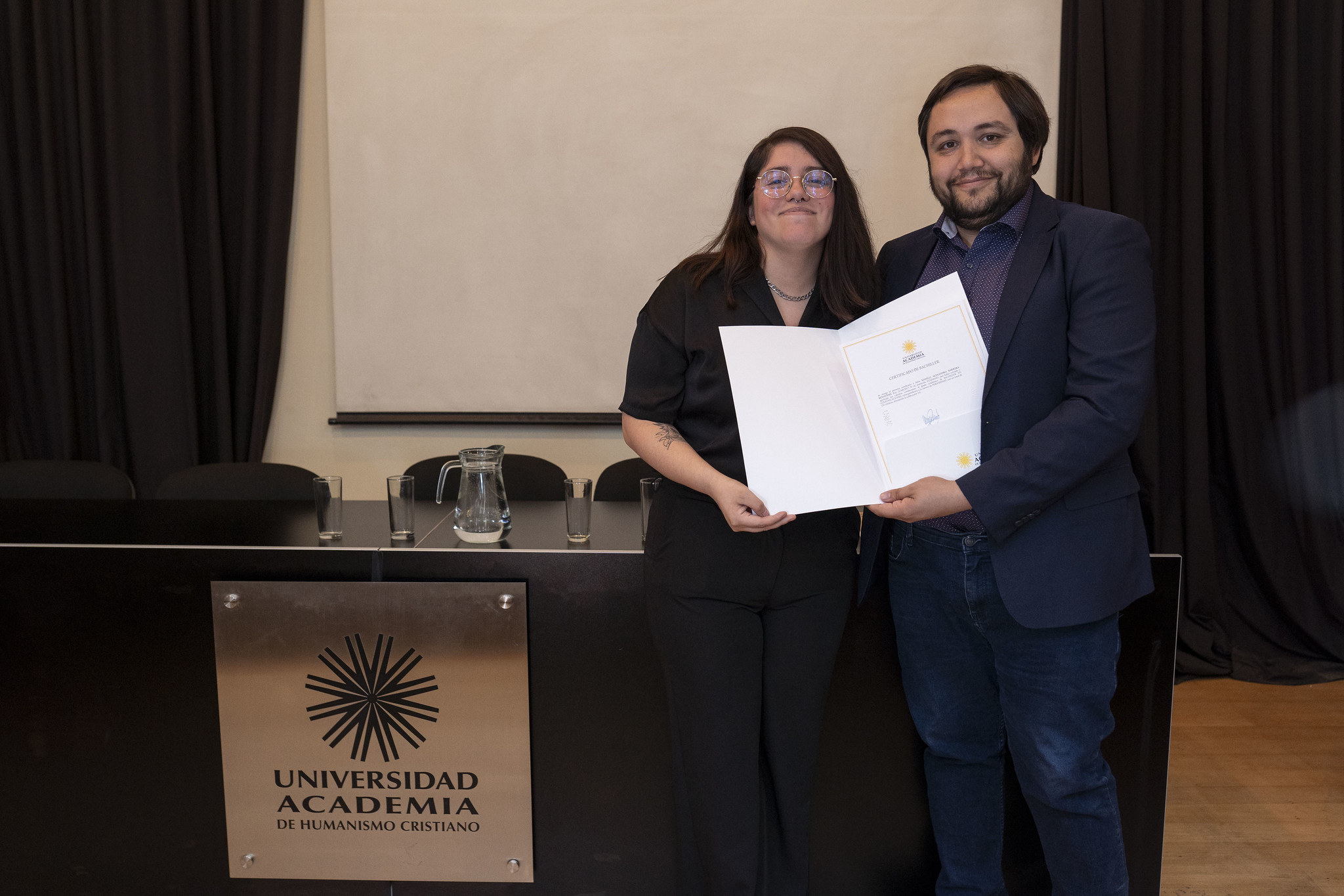 Hito académico: Entrega de grados de Bachiller en Humanidades para estudiantes de Periodismo