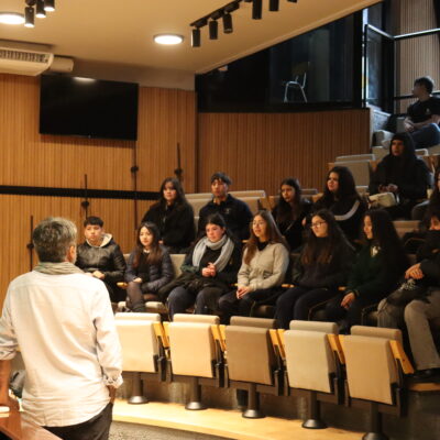 Estudiantes secundarios/as entusiasmados por el taller de Periodismo en “La Previa”